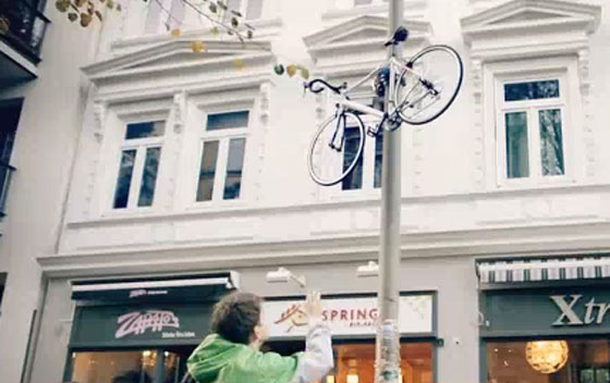 German Concept Bike Lock Hoists Bikes Up Light Poles